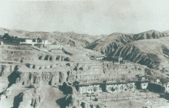 1947年12月25日至28日，中共中央在陜北米脂楊家溝召開擴(kuò)大會(huì)議（十二月會(huì)議）。圖為會(huì)議會(huì)址。
